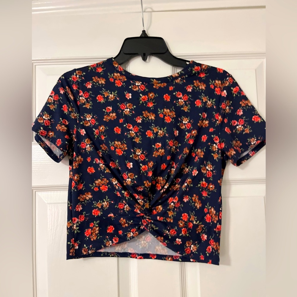 Floral navy crop top